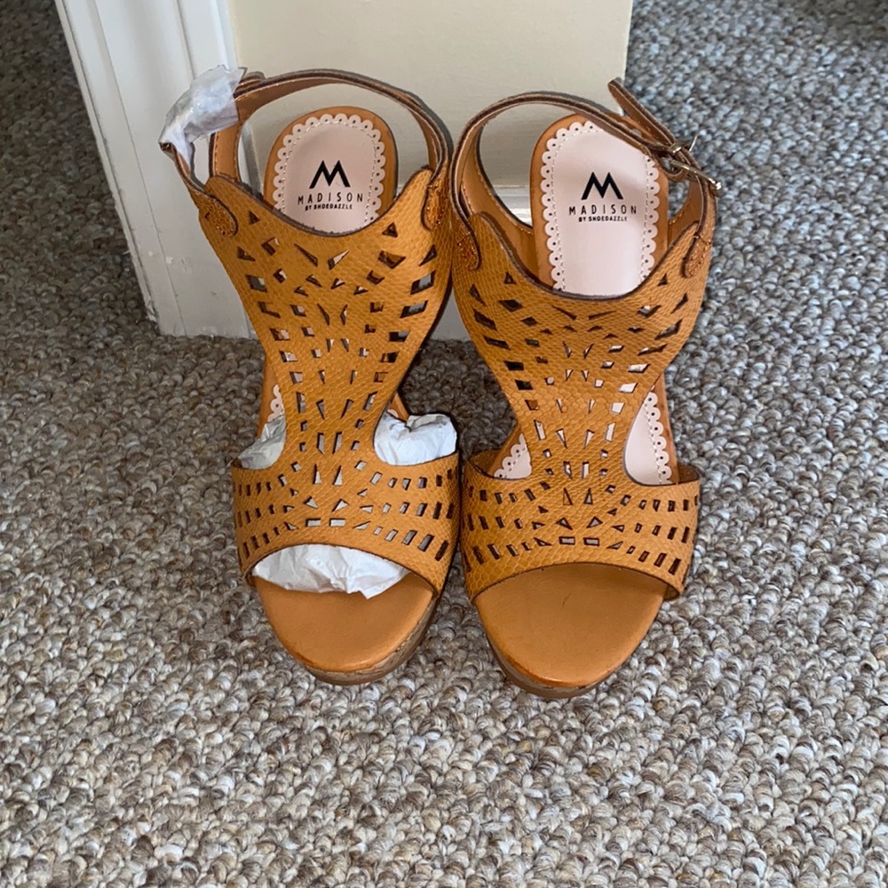 Shoedazzle wedges